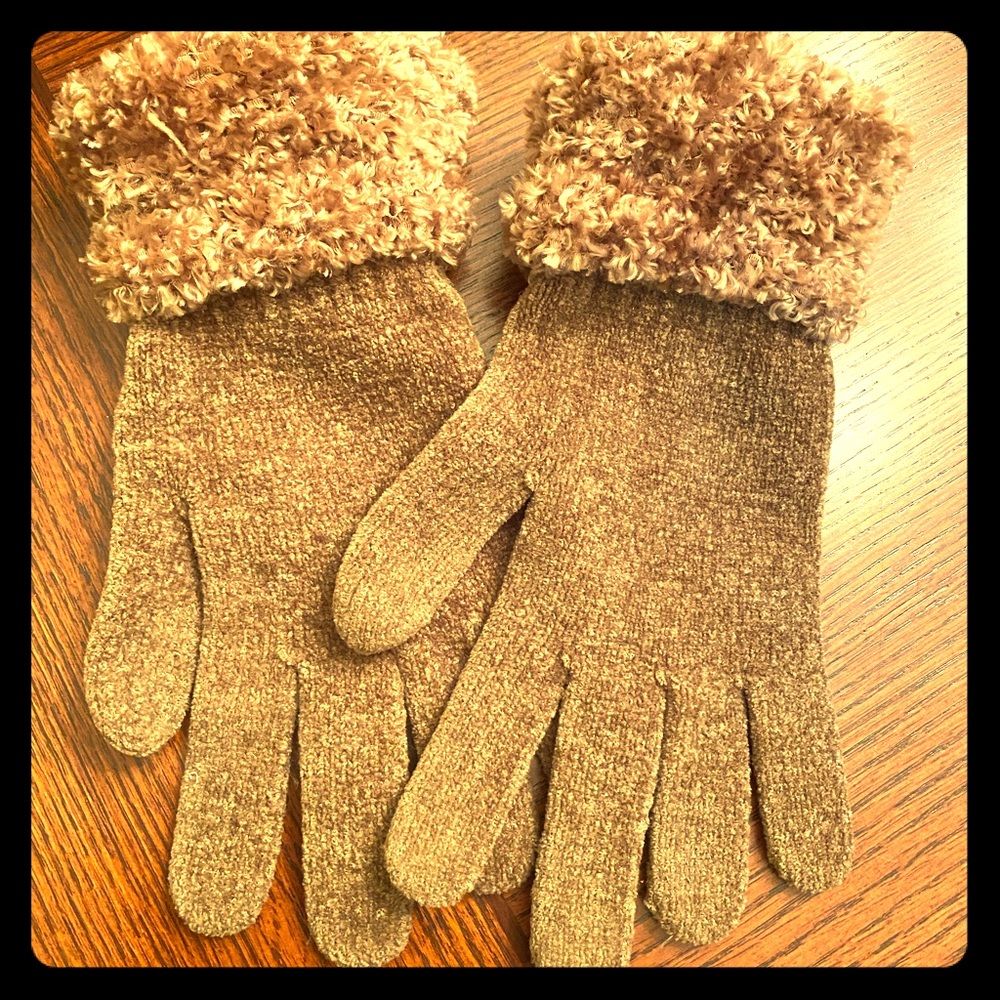 Knit and chenille winter gloves